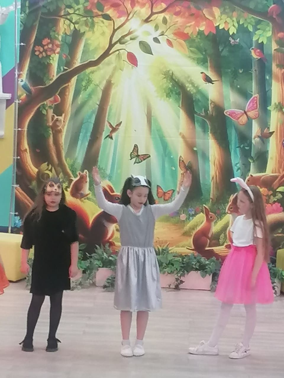 Юные актёры НДШИ «Сэлэт» представили премьеру спектакля «Подарок для Чики»