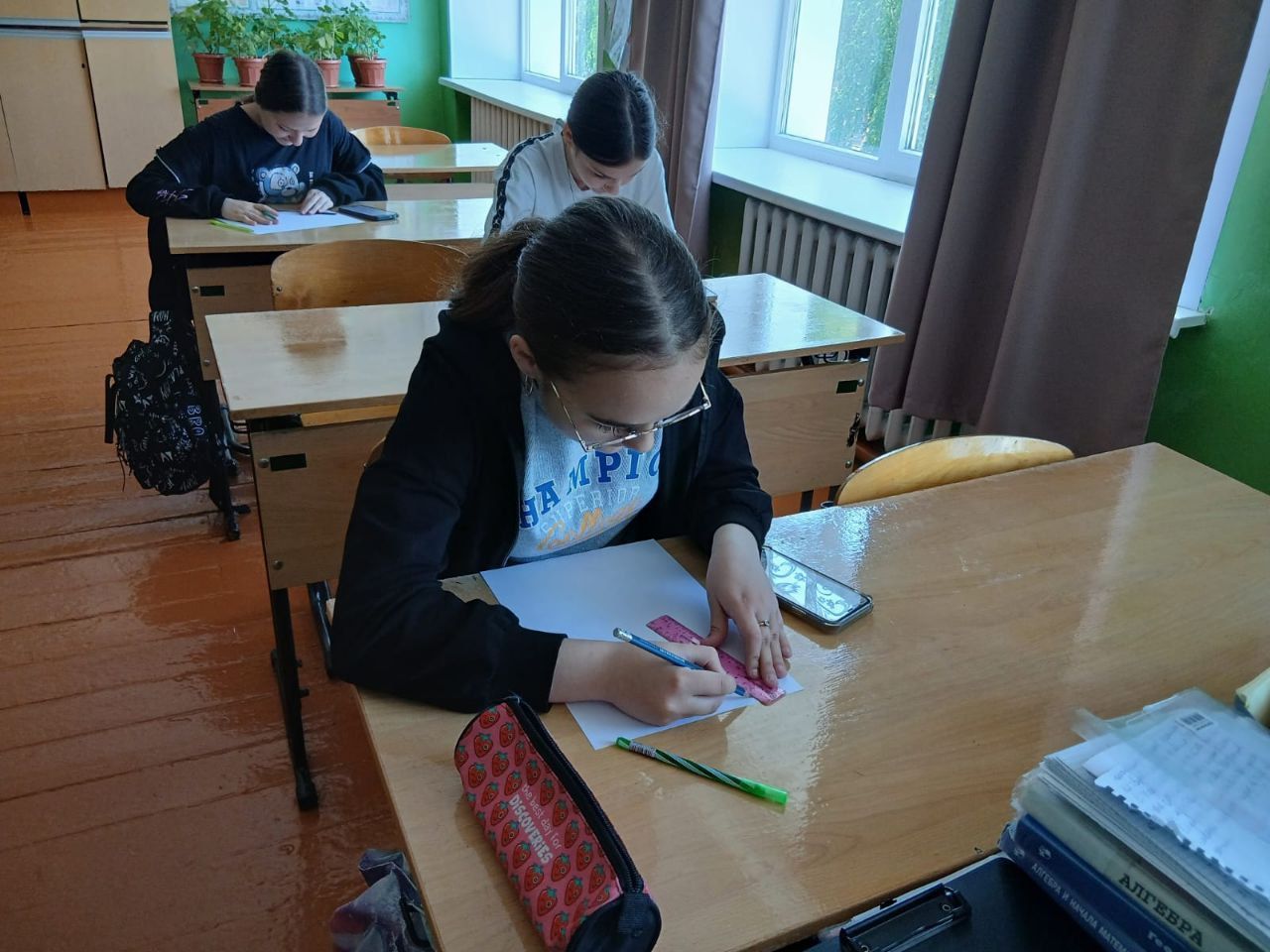 Школьники Нурлатского района приняли участие в олимпиаде по геометрии