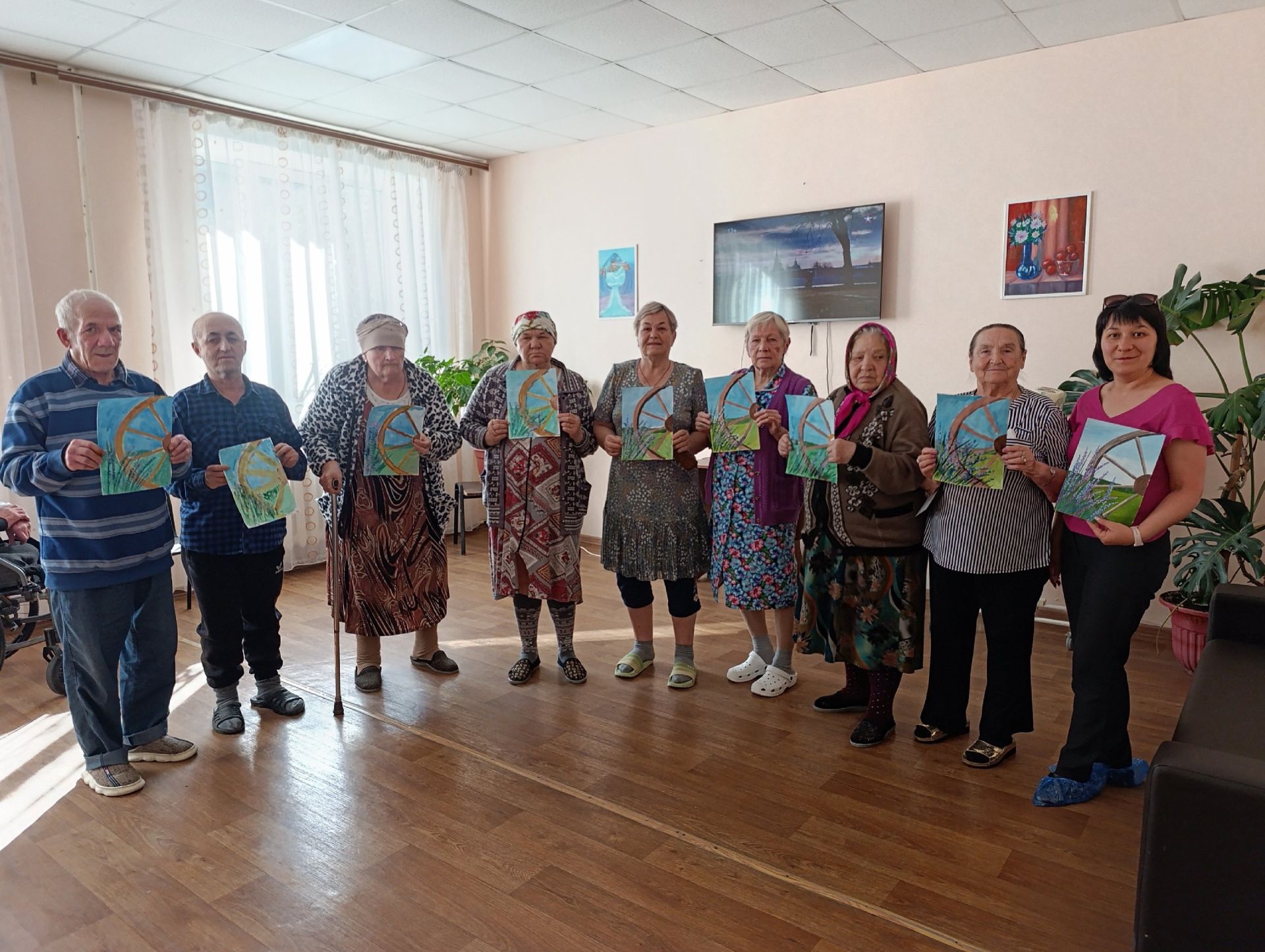 Летние краски в каждый дом: в Нурлатском интернате прошел творческий мастер-класс