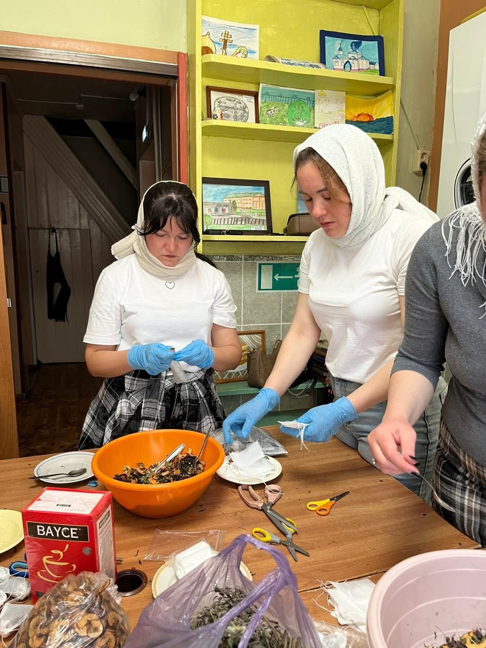 Чай с заботой: волонтеры Ильинского прихода подготовили посылки для военных