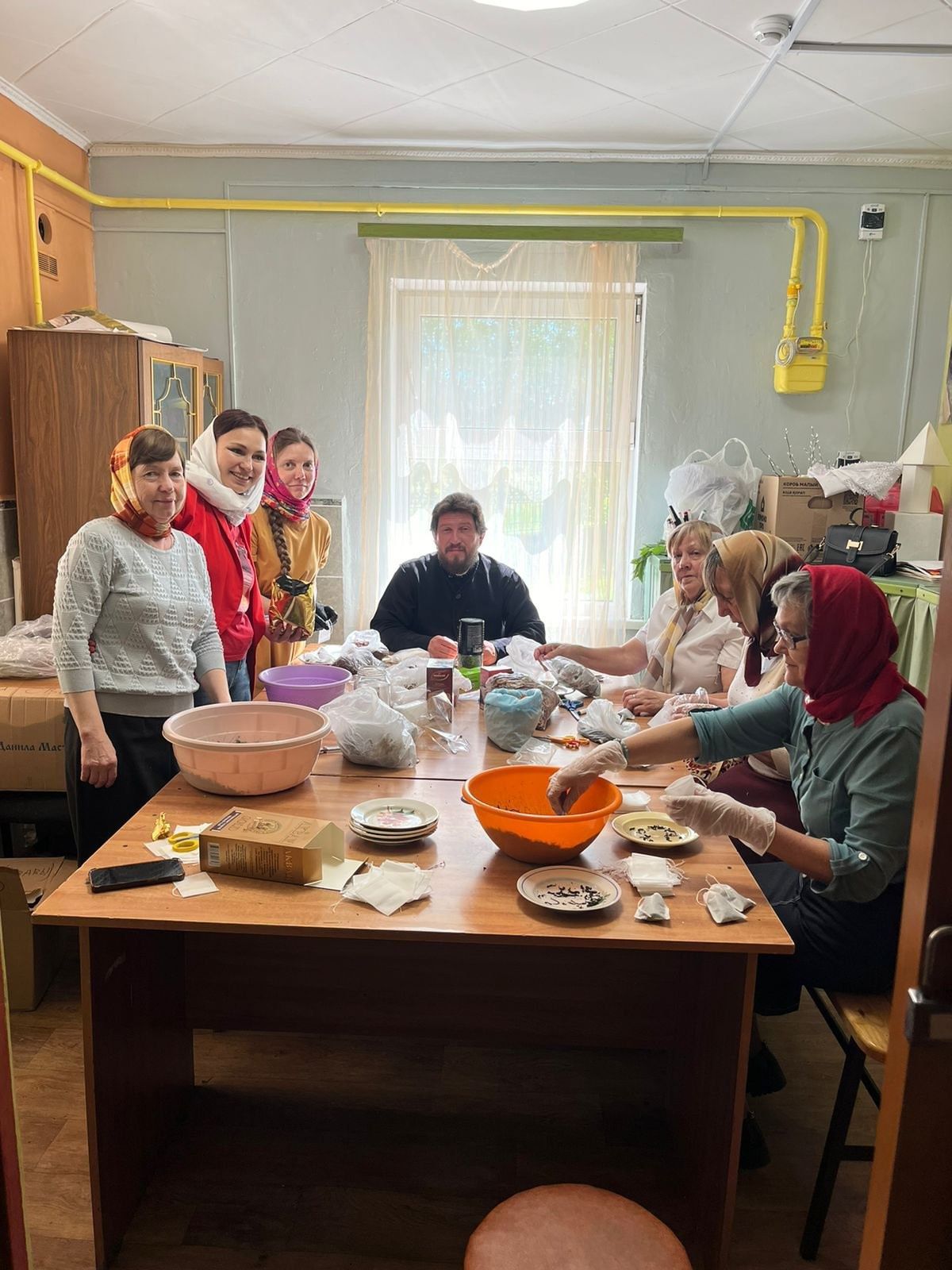 Чай с заботой: волонтеры Ильинского прихода подготовили посылки для военных