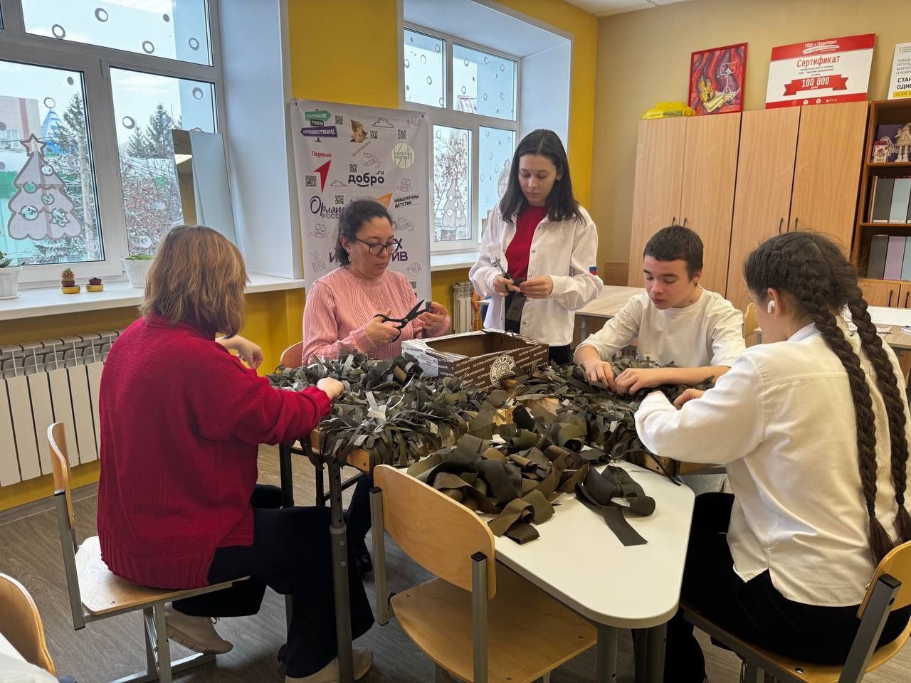 Нашлемники с теплом от педагогов-ветеранов