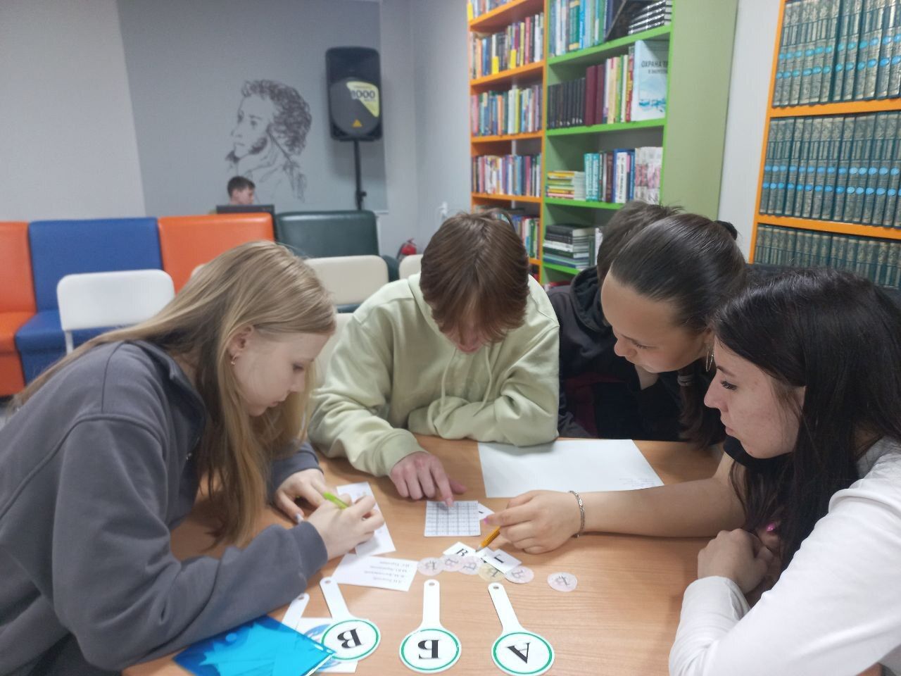 Юные детективы знаний: в Нурлатской библиотеке прошел интеллектуальный квест