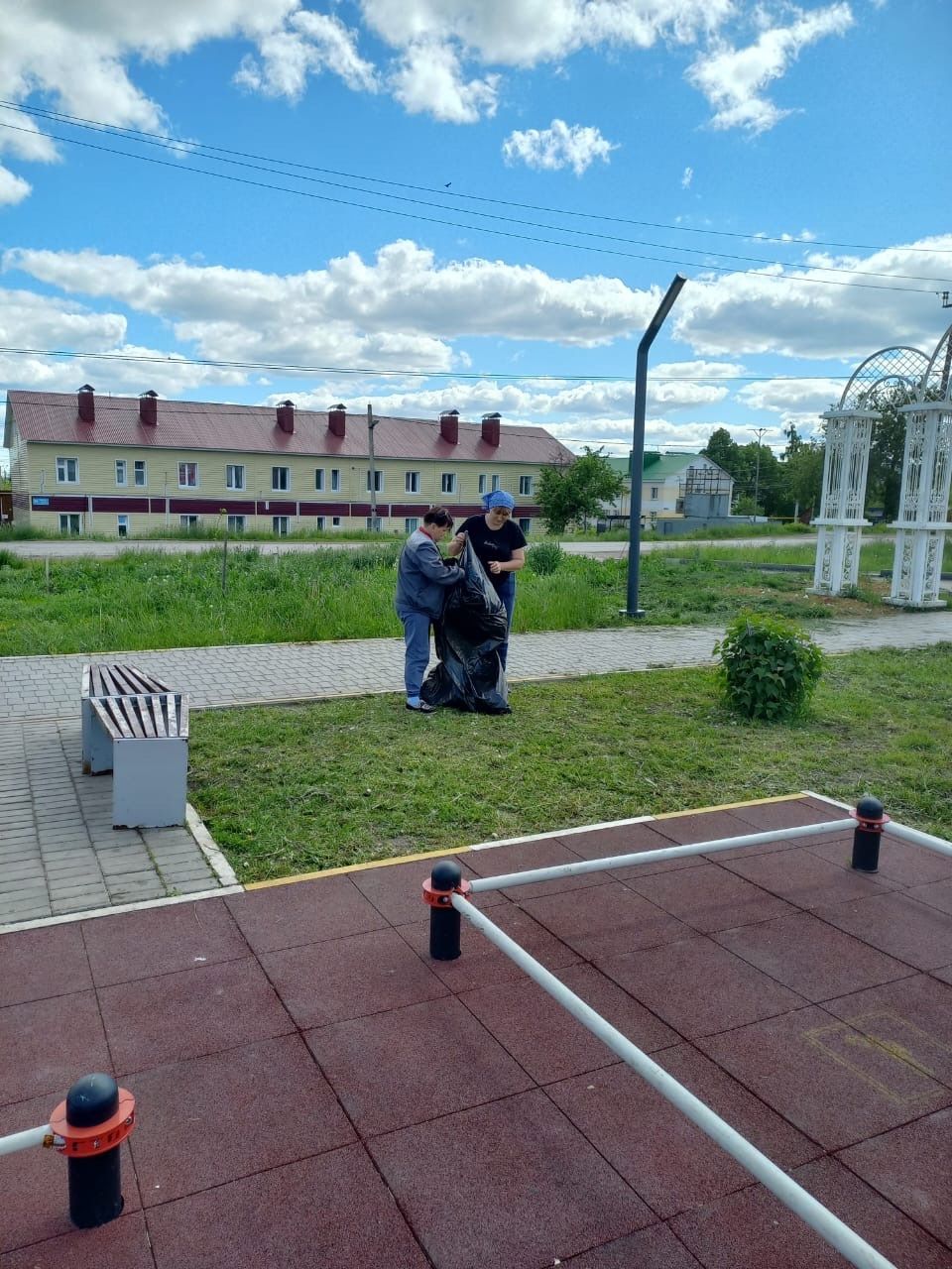 Спортивные объекты Нурлата стали чище: завершилась неделя субботников