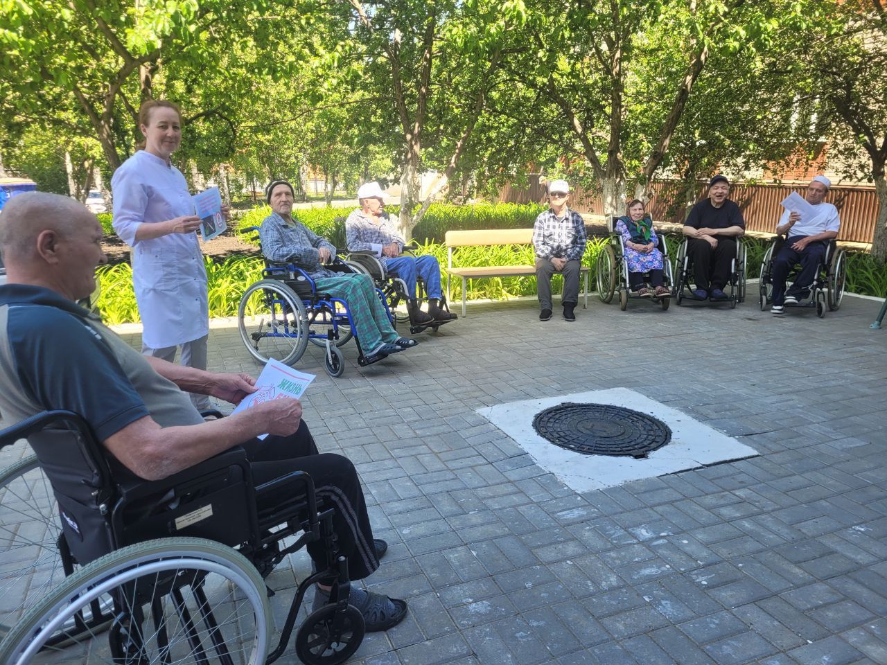 Профилактическая лекция «Выбираем жизнь без наркотиков» прошла в Нурлатском доме-интернате