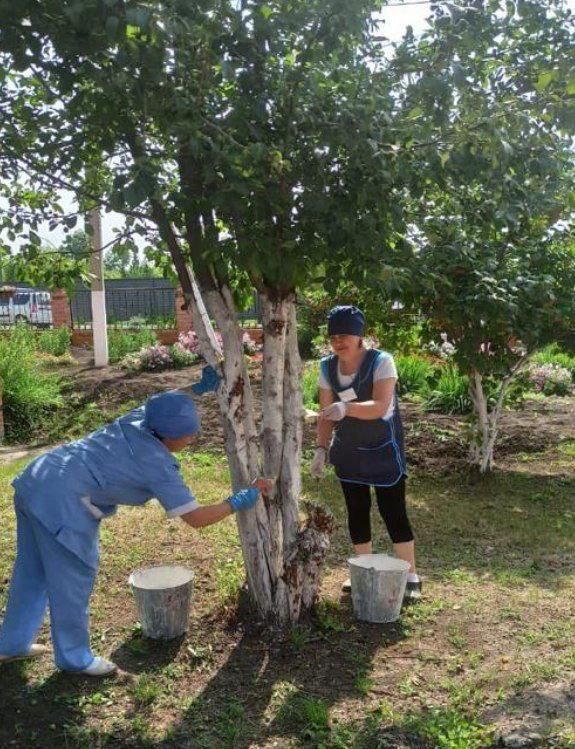 Сотрудники и проживающие Нурлатского дома-интерната провели субботник