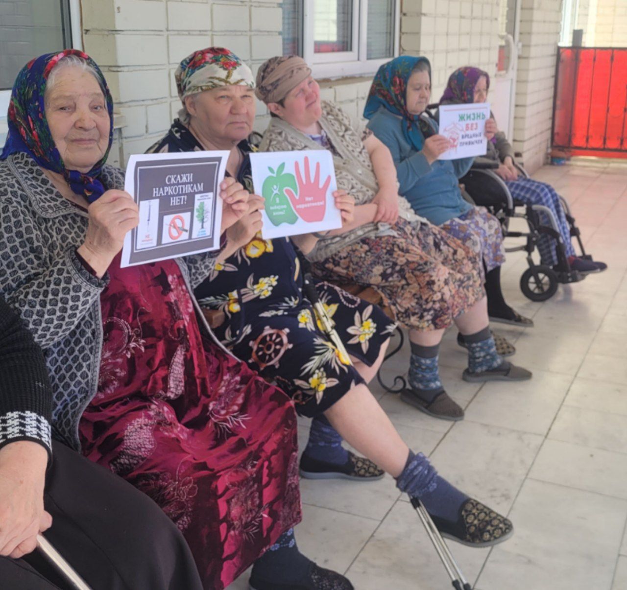 Профилактическая лекция «Выбираем жизнь без наркотиков» прошла в Нурлатском доме-интернате