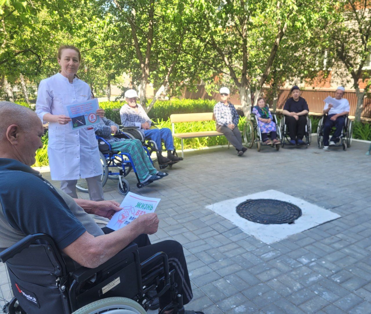 Профилактическая лекция «Выбираем жизнь без наркотиков» прошла в Нурлатском доме-интернате