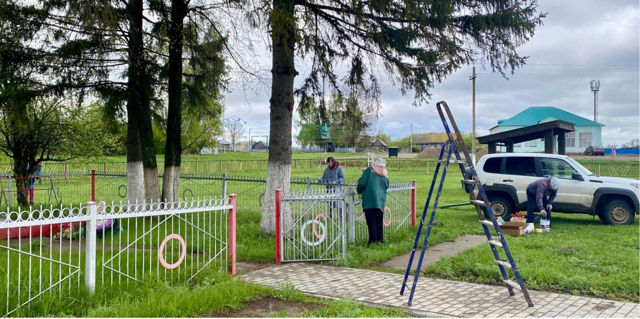 В Мамыково приводят в порядок мемориалы к 80-летию Победы