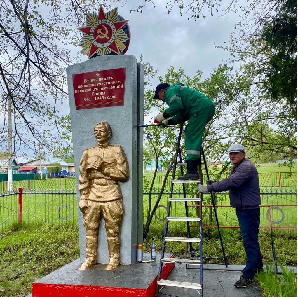 В Мамыково приводят в порядок мемориалы к 80-летию Победы