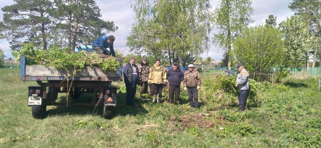 В Староальметьевском сельском поселении провели Единый день субботников