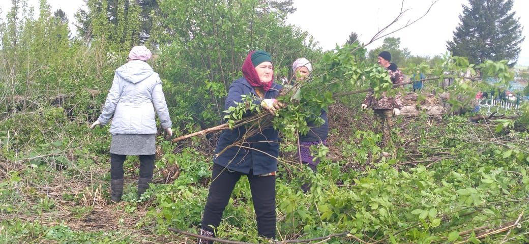 В Староальметьевском сельском поселении провели Единый день субботников