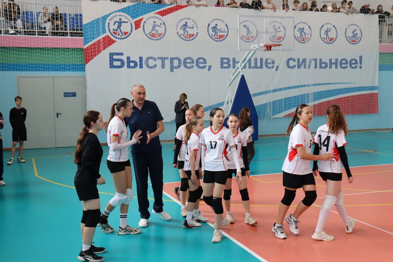 Волейбольный турнир в честь 80-летия Победы собрал лучшие женские команды Нурлата