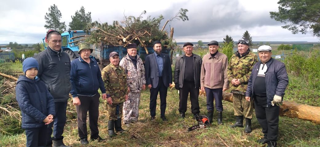 В Староальметьевском сельском поселении провели Единый день субботников