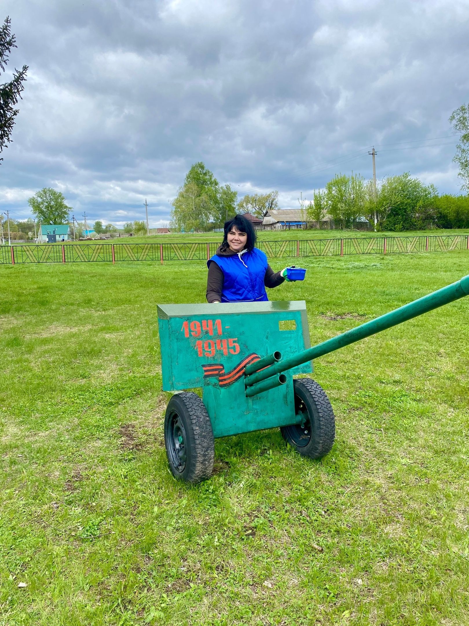 В Мамыково приводят в порядок мемориалы к 80-летию Победы