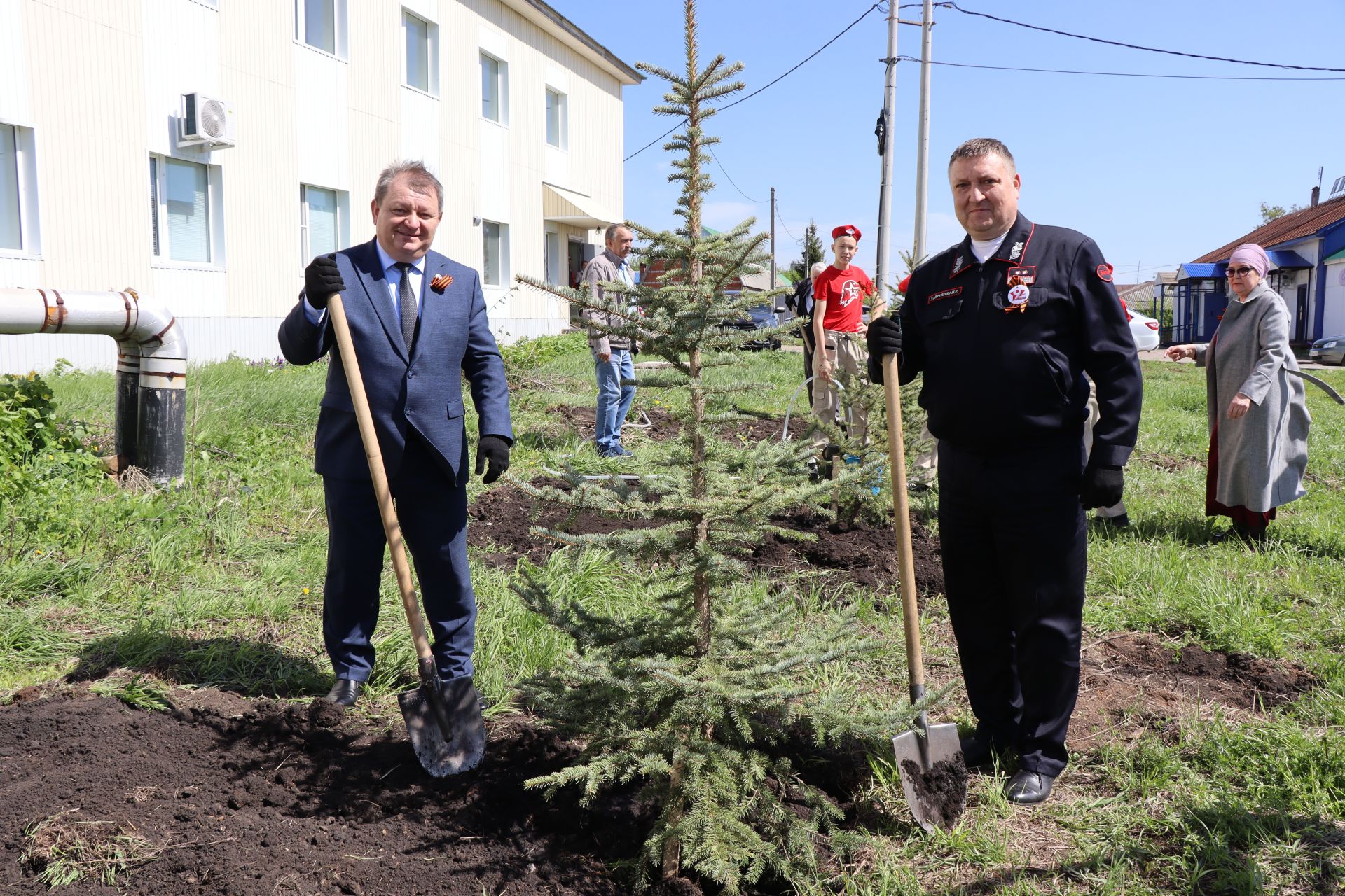 В Нурлате торжественно открыли Аллею Победы в честь героев-железнодорожников