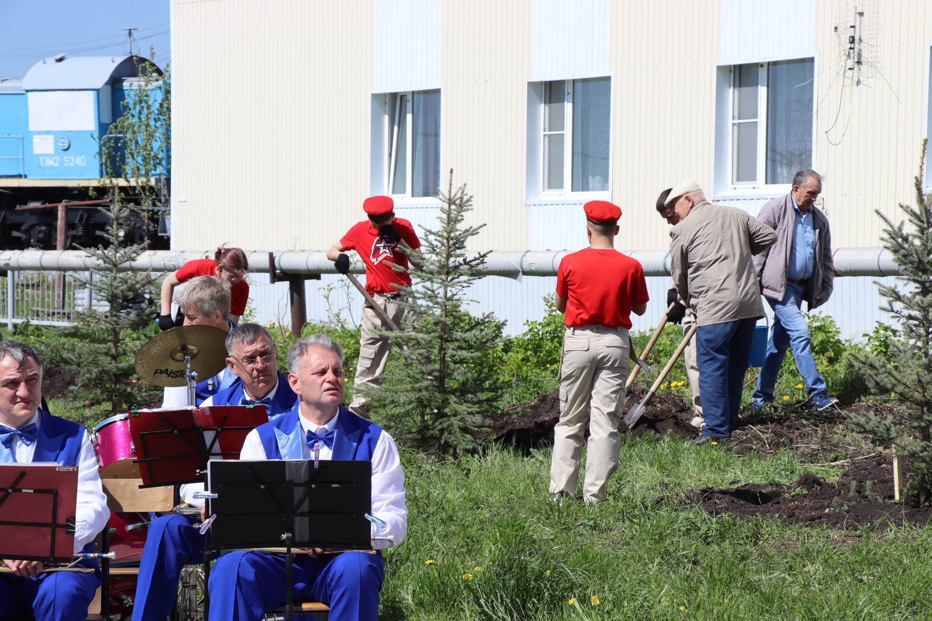 В Нурлате торжественно открыли Аллею Победы в честь героев-железнодорожников