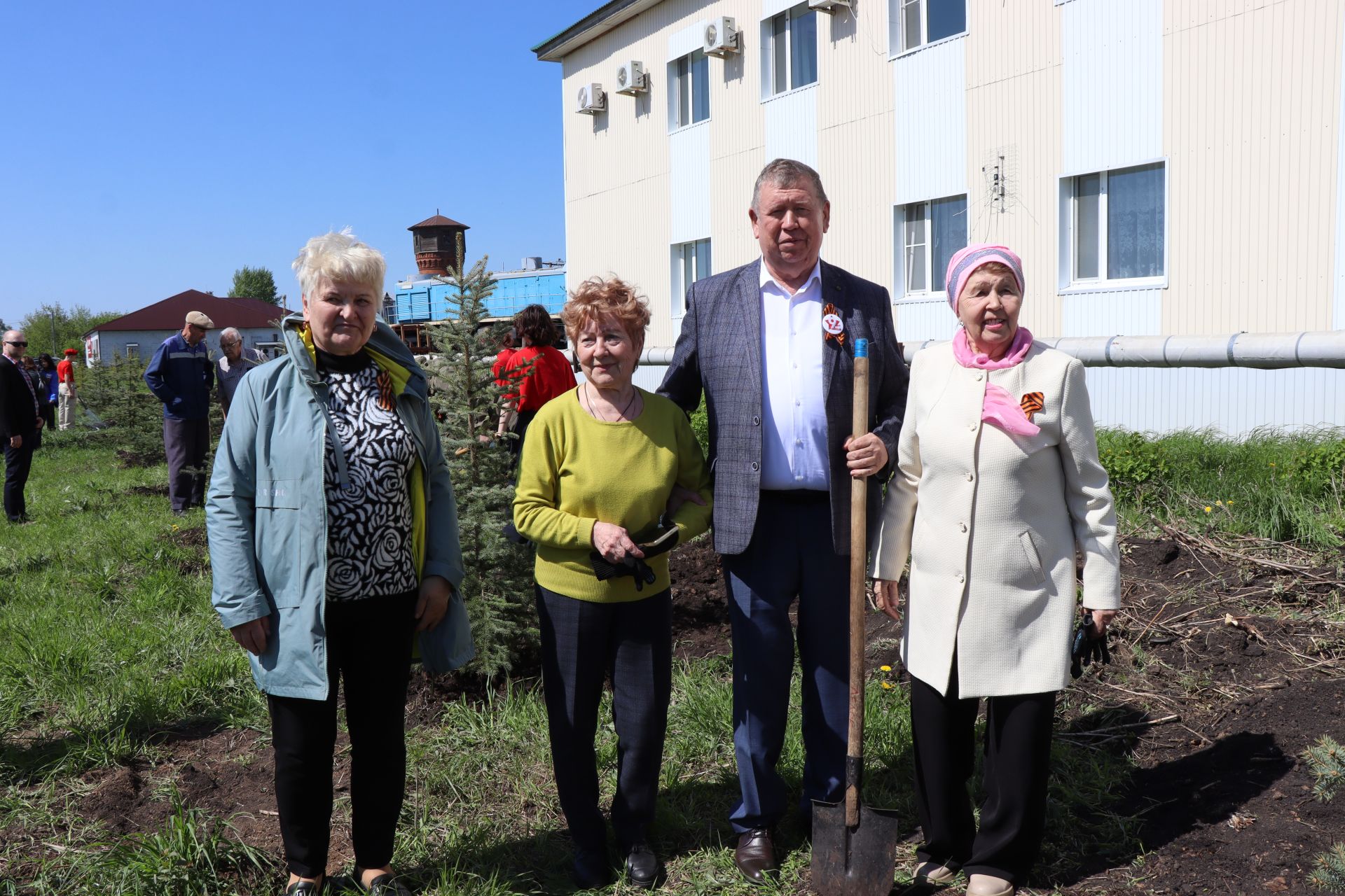 В Нурлате торжественно открыли Аллею Победы в честь героев-железнодорожников