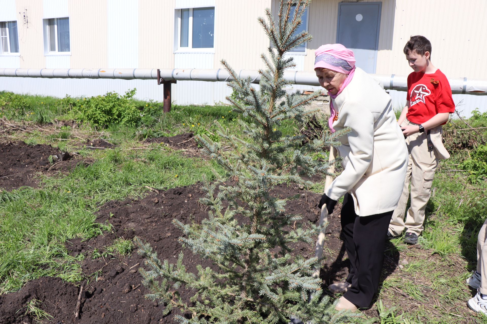 В Нурлате торжественно открыли Аллею Победы в честь героев-железнодорожников