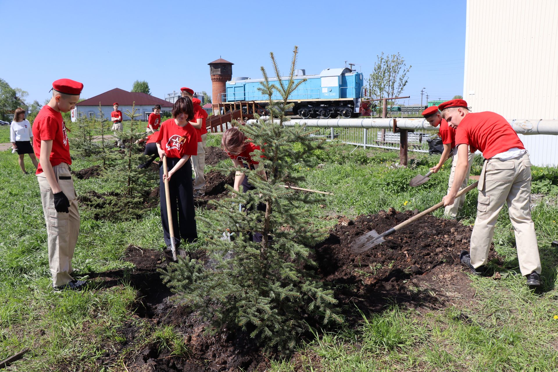 В Нурлате торжественно открыли Аллею Победы в честь героев-железнодорожников