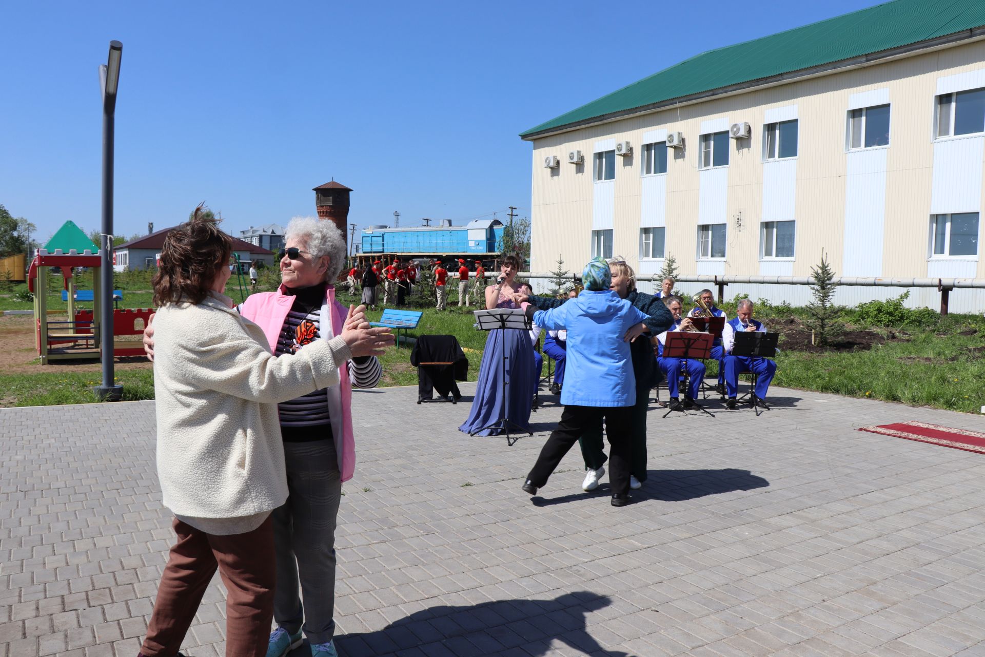 В Нурлате торжественно открыли Аллею Победы в честь героев-железнодорожников