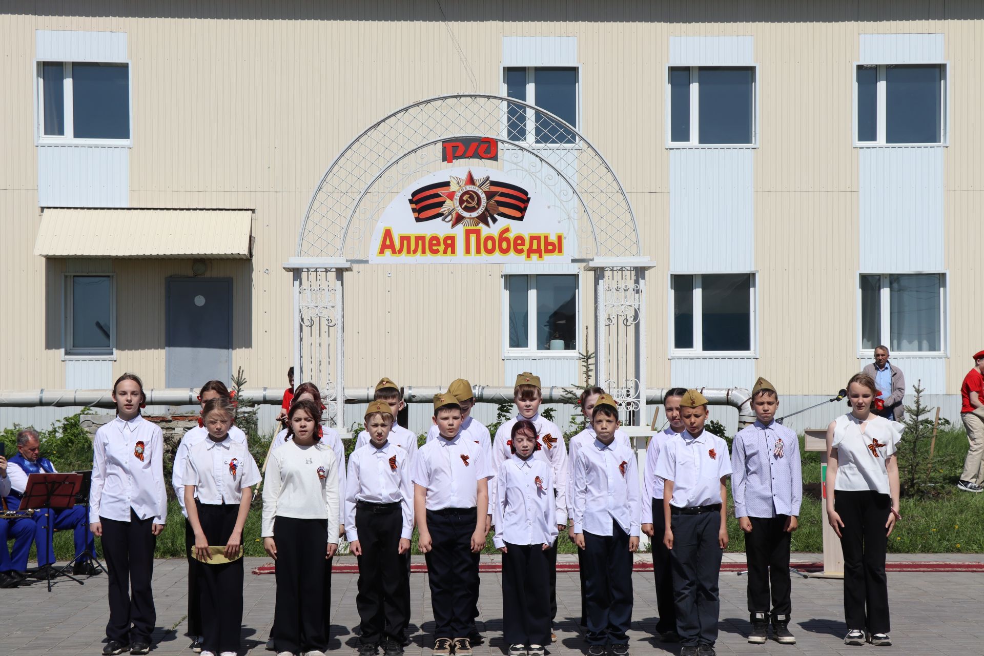 В Нурлате торжественно открыли Аллею Победы в честь героев-железнодорожников