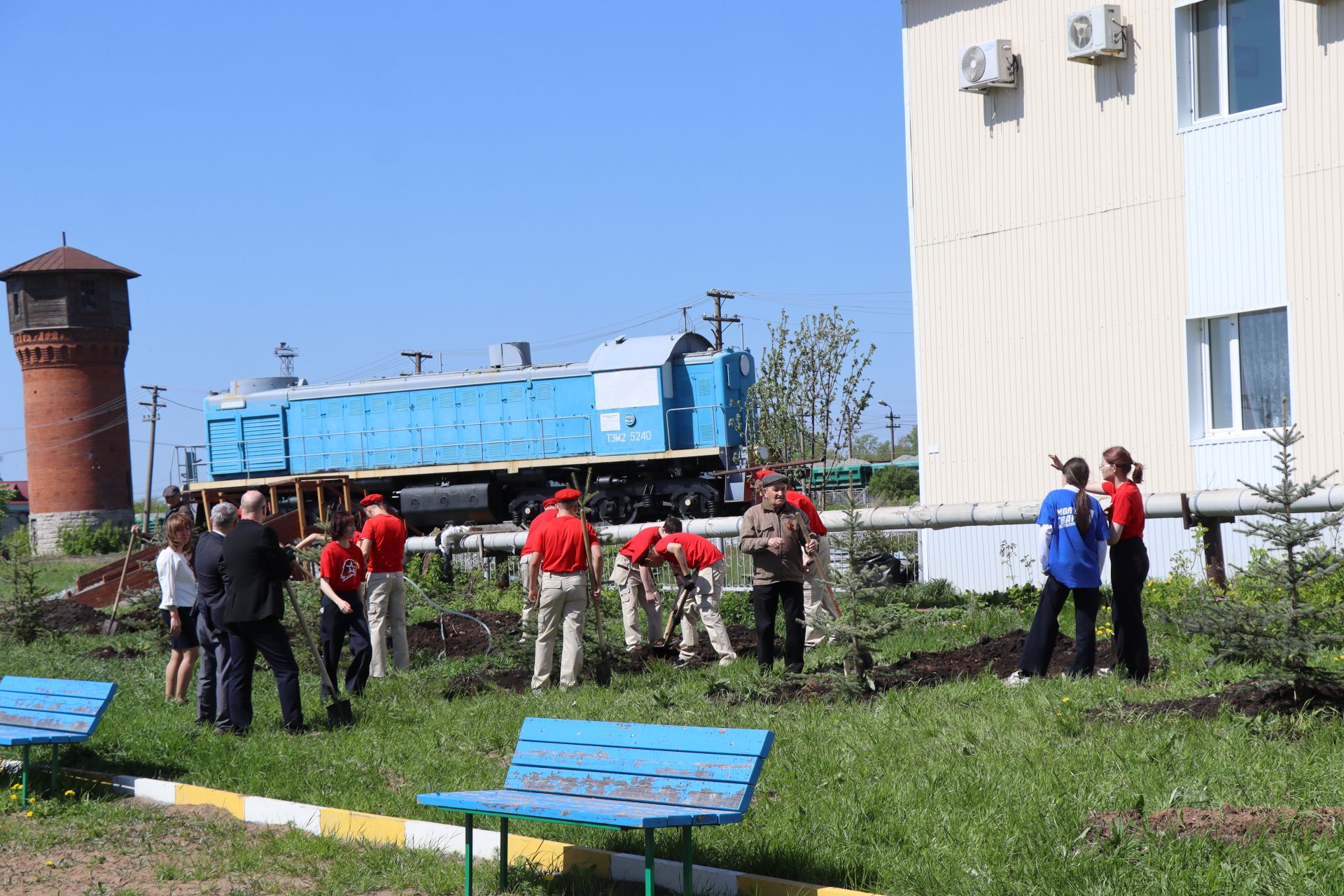 В Нурлате торжественно открыли Аллею Победы в честь героев-железнодорожников