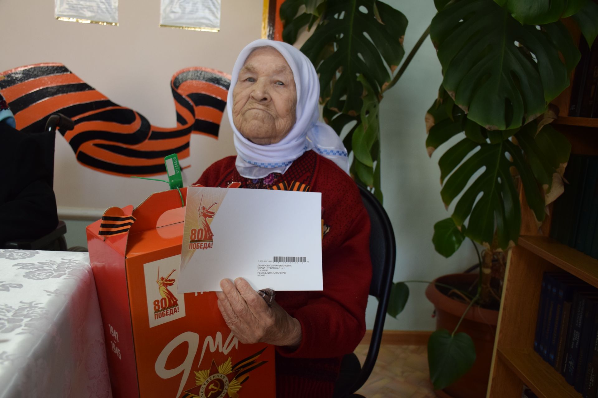 Дамир Ишкинеев поздравил тружениц тыла, проживающих в Нурлатском Доме-интернате для престарелых и инвалидов, с Днем Победы