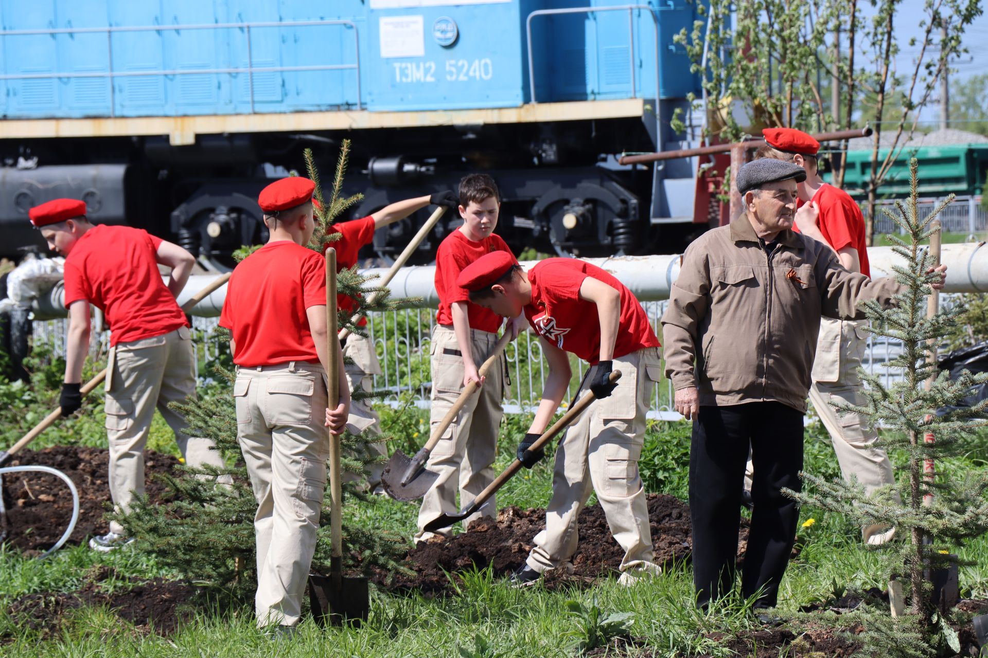В Нурлате торжественно открыли Аллею Победы в честь героев-железнодорожников
