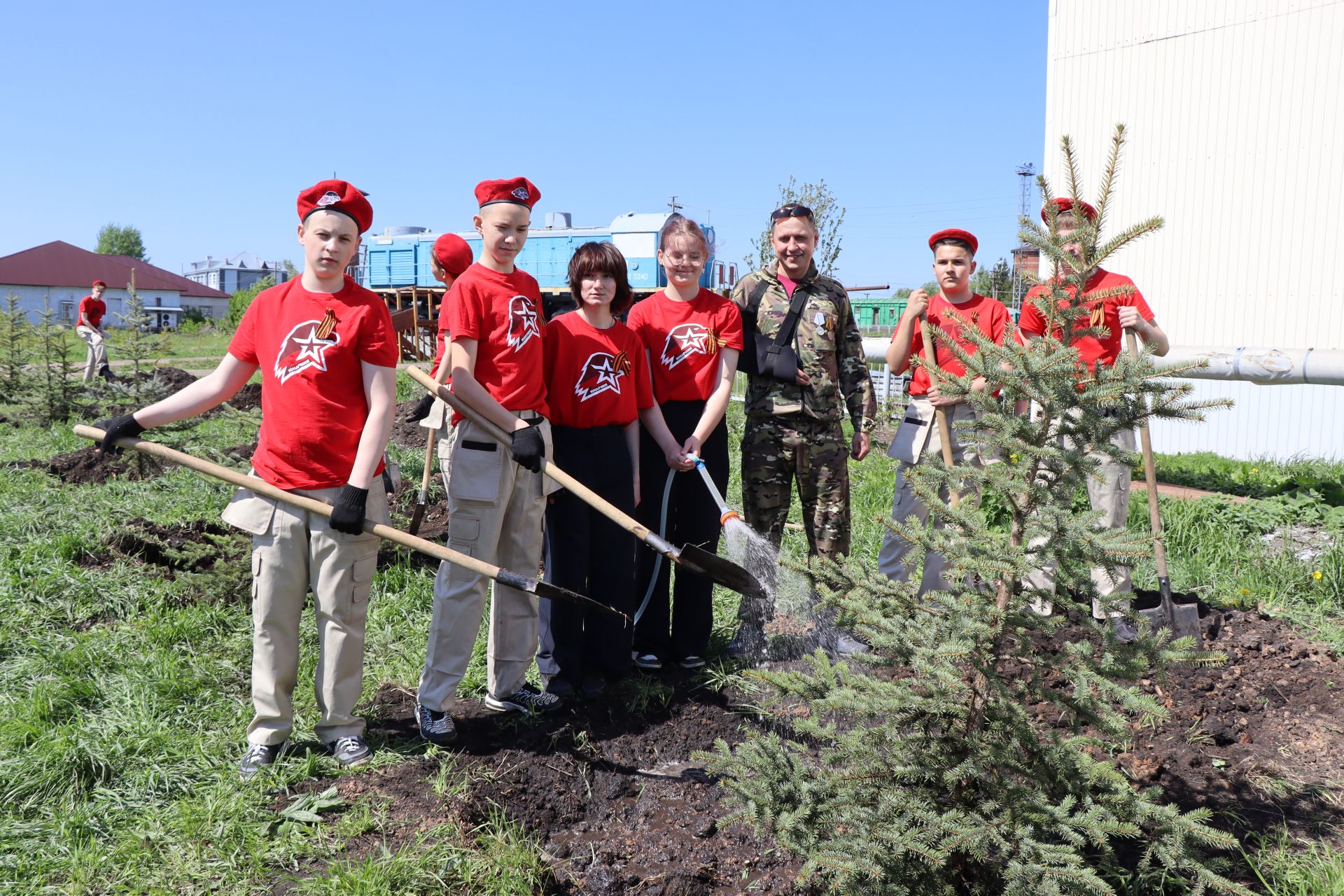 В Нурлате торжественно открыли Аллею Победы в честь героев-железнодорожников