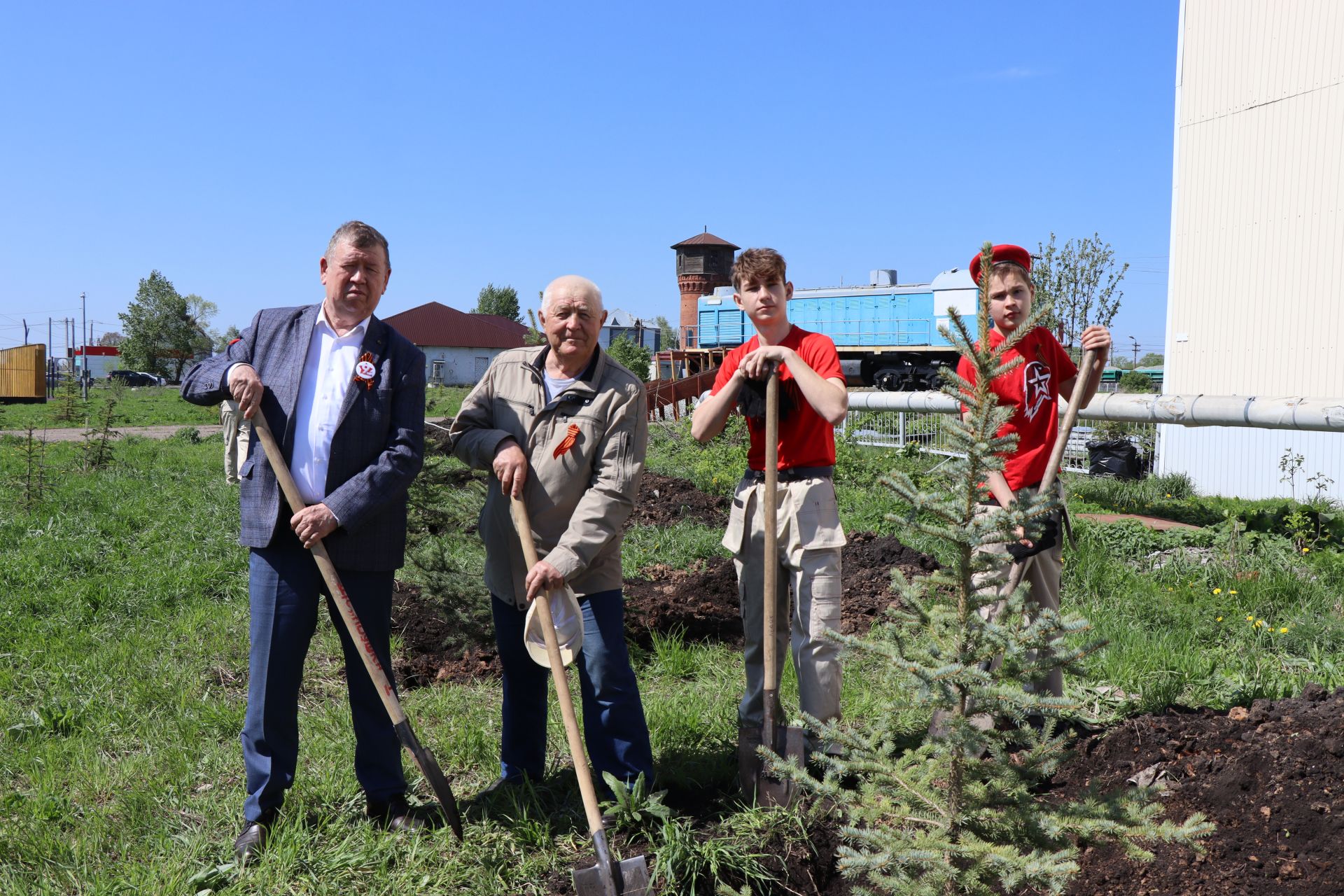 В Нурлате торжественно открыли Аллею Победы в честь героев-железнодорожников