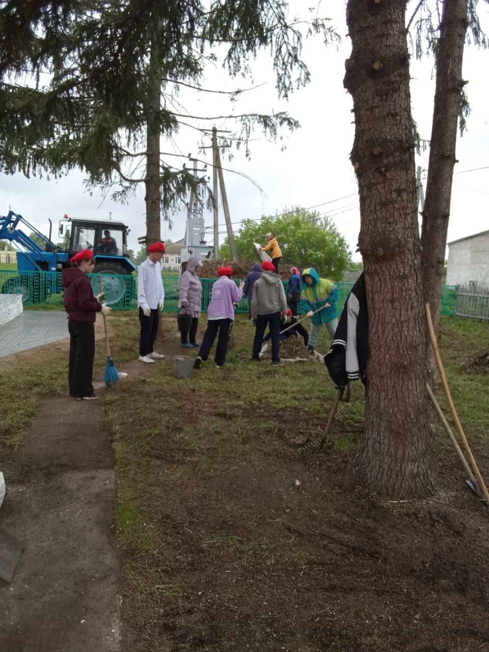 В Нурлатском районе подготовили памятники к 80-летию Победы