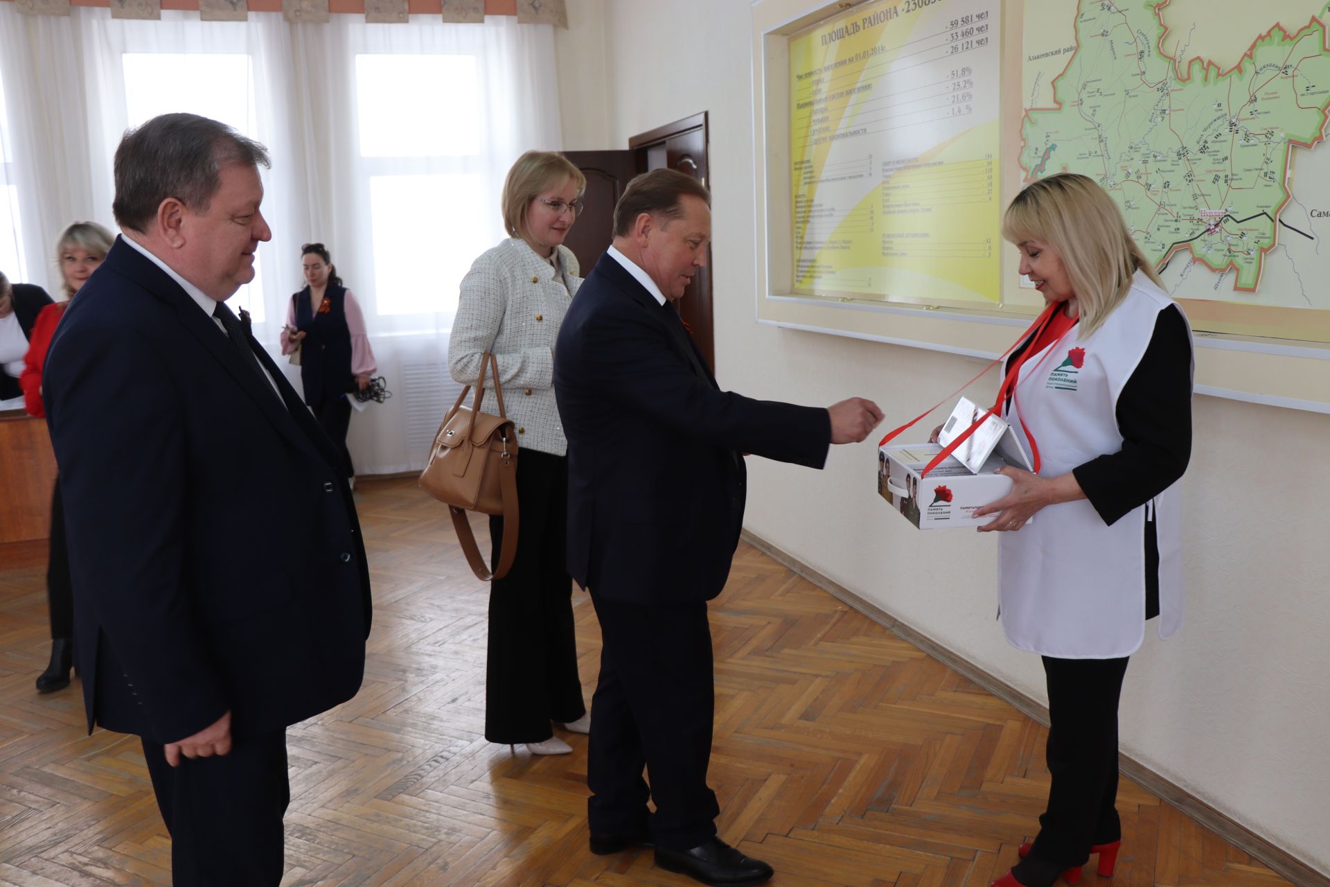 В Нурлате Айдар Метшин принял участие в акции «Красная гвоздика»