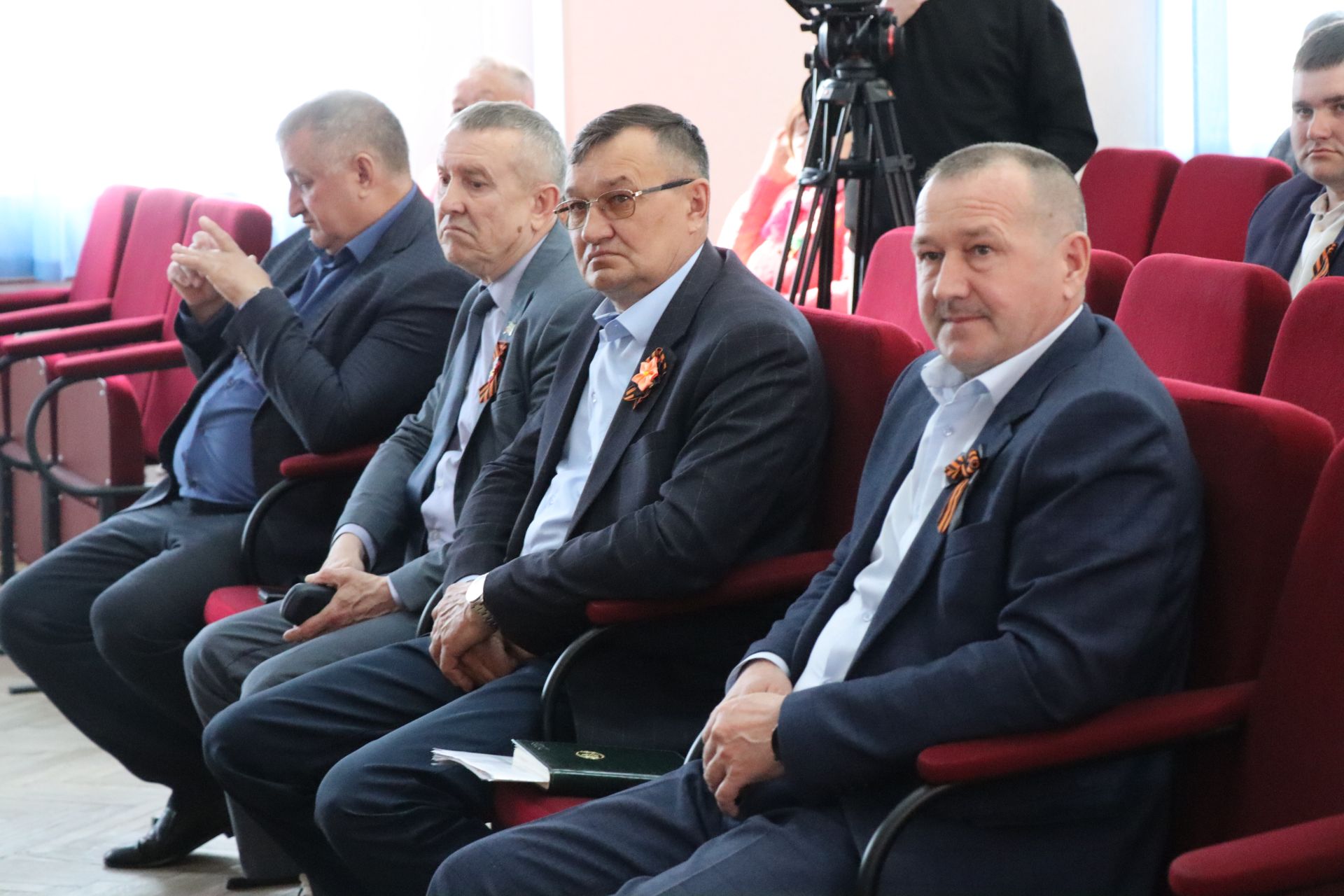 В Нурлате Айдар Метшин принял участие в акции «Красная гвоздика»