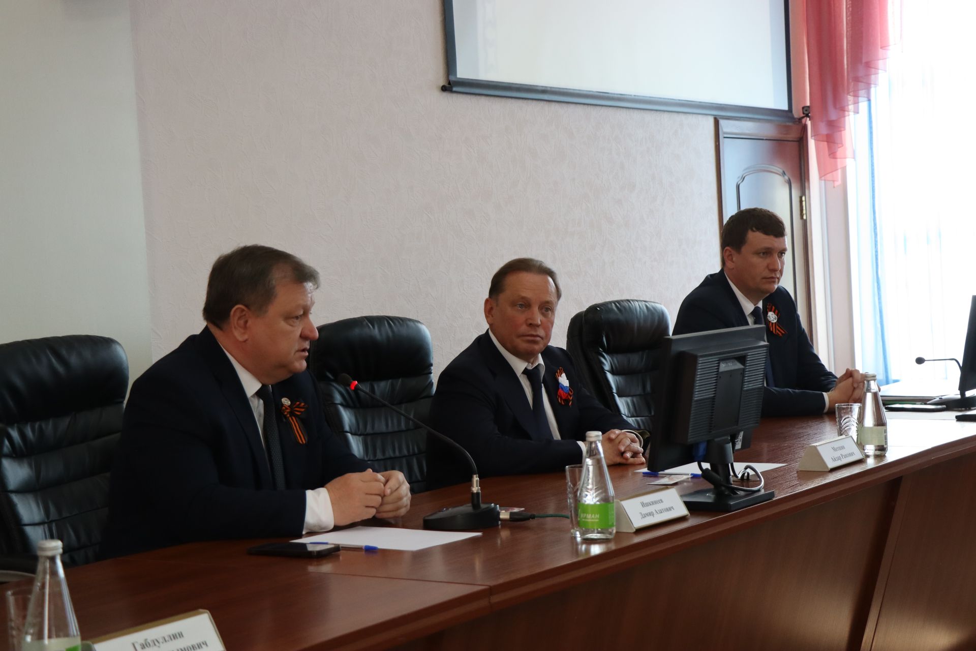 В Нурлате Айдар Метшин принял участие в акции «Красная гвоздика»