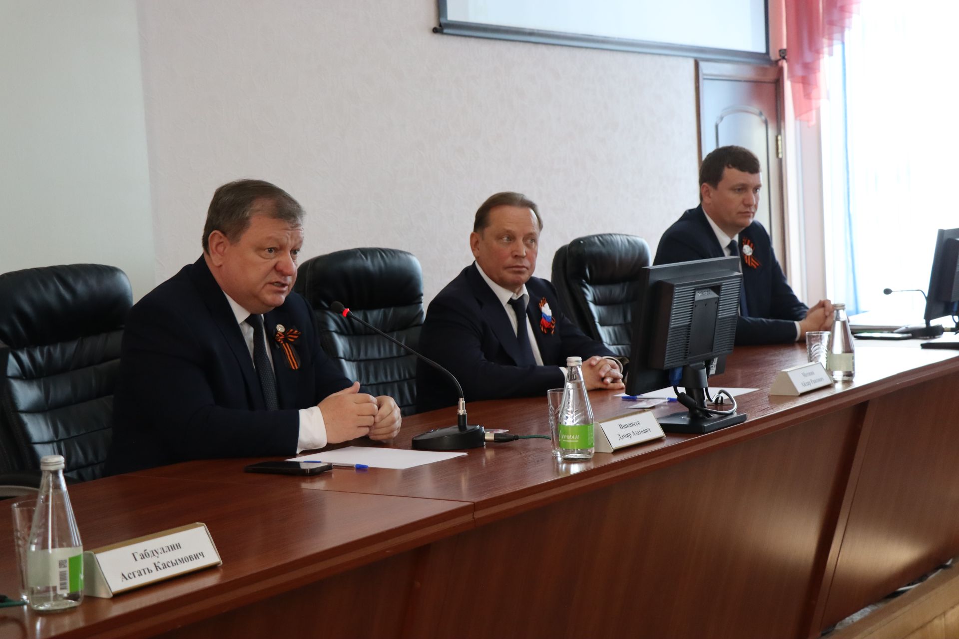 В Нурлате Айдар Метшин принял участие в акции «Красная гвоздика»