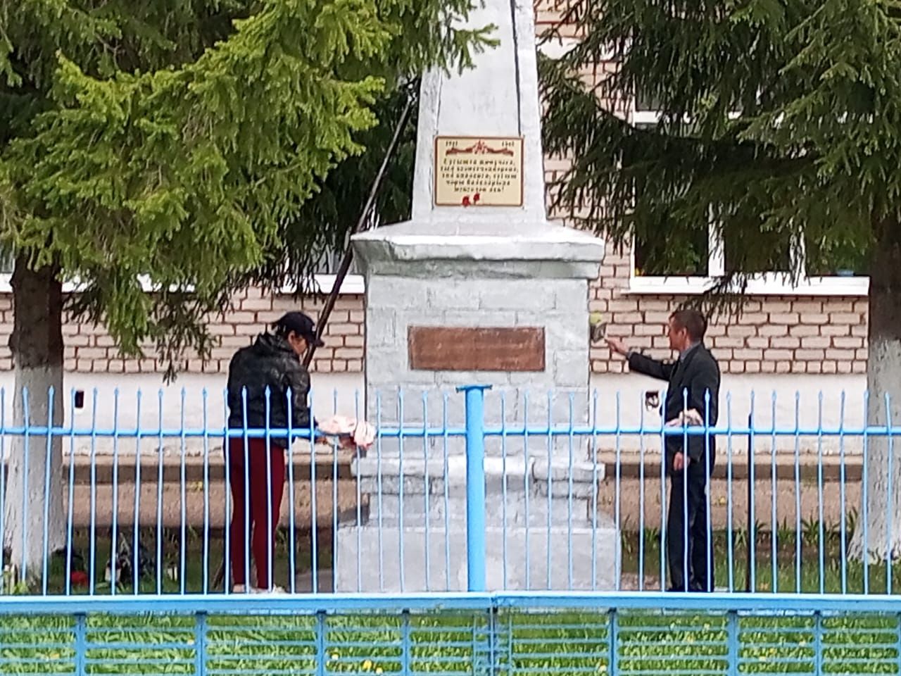 В Верхнем Нурлате в преддверии Дня Победы наградили ветеранов и благоустроили микрорайон