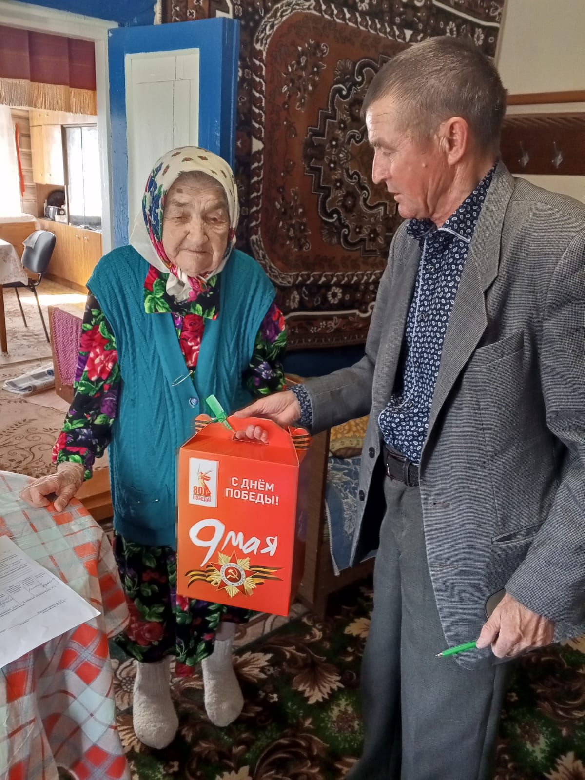 В Верхнем Нурлате в преддверии Дня Победы наградили ветеранов и благоустроили микрорайон