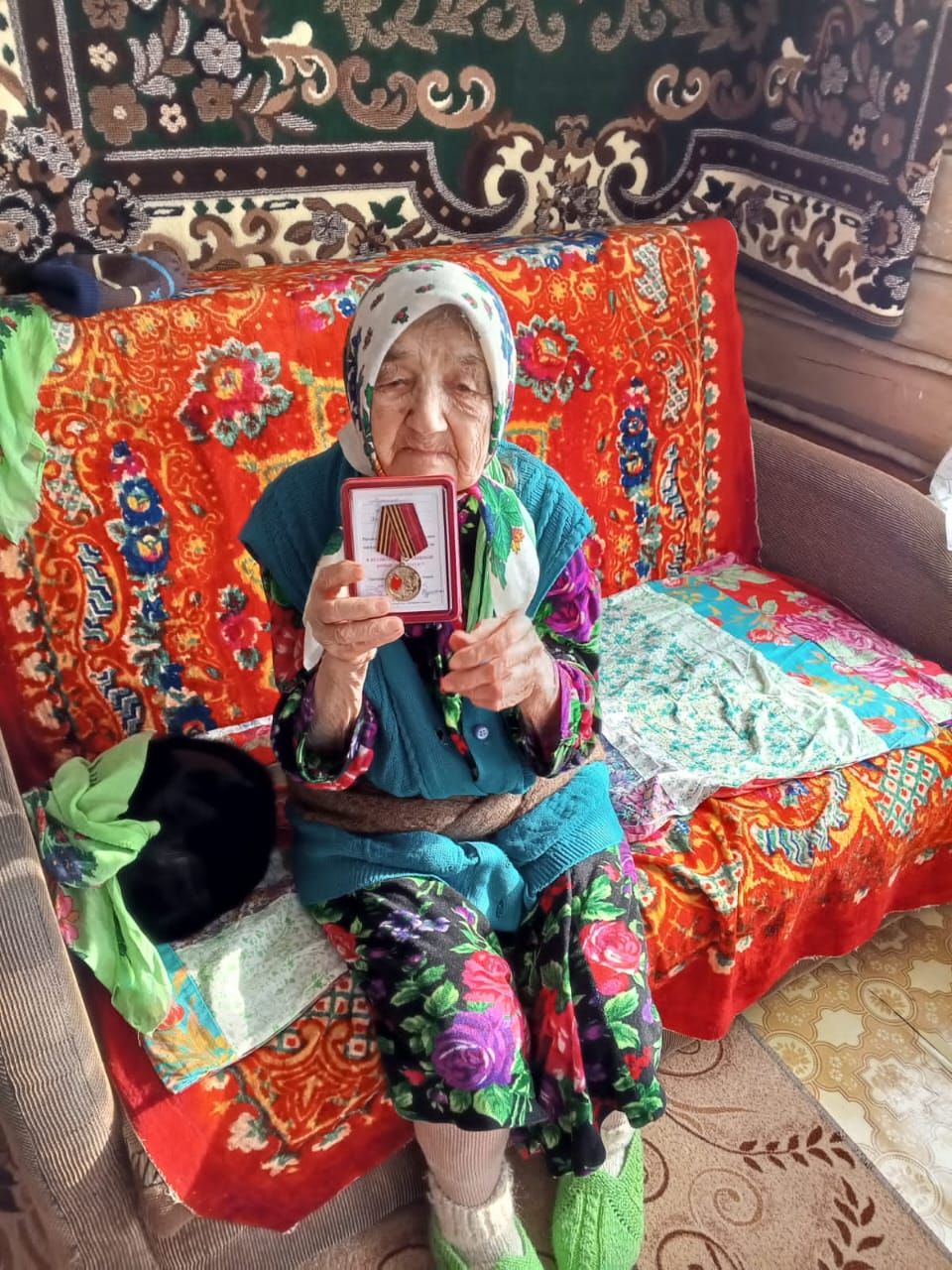 В Верхнем Нурлате в преддверии Дня Победы наградили ветеранов и благоустроили микрорайон