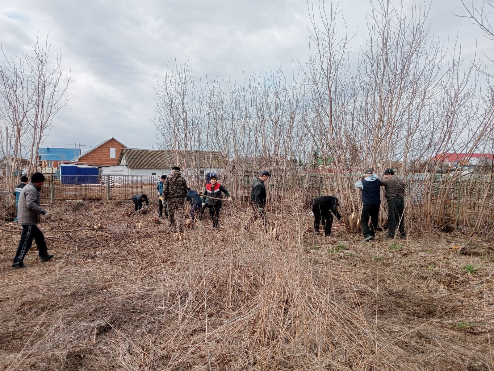 В Верхнем Нурлате в преддверии Дня Победы наградили ветеранов и благоустроили микрорайон