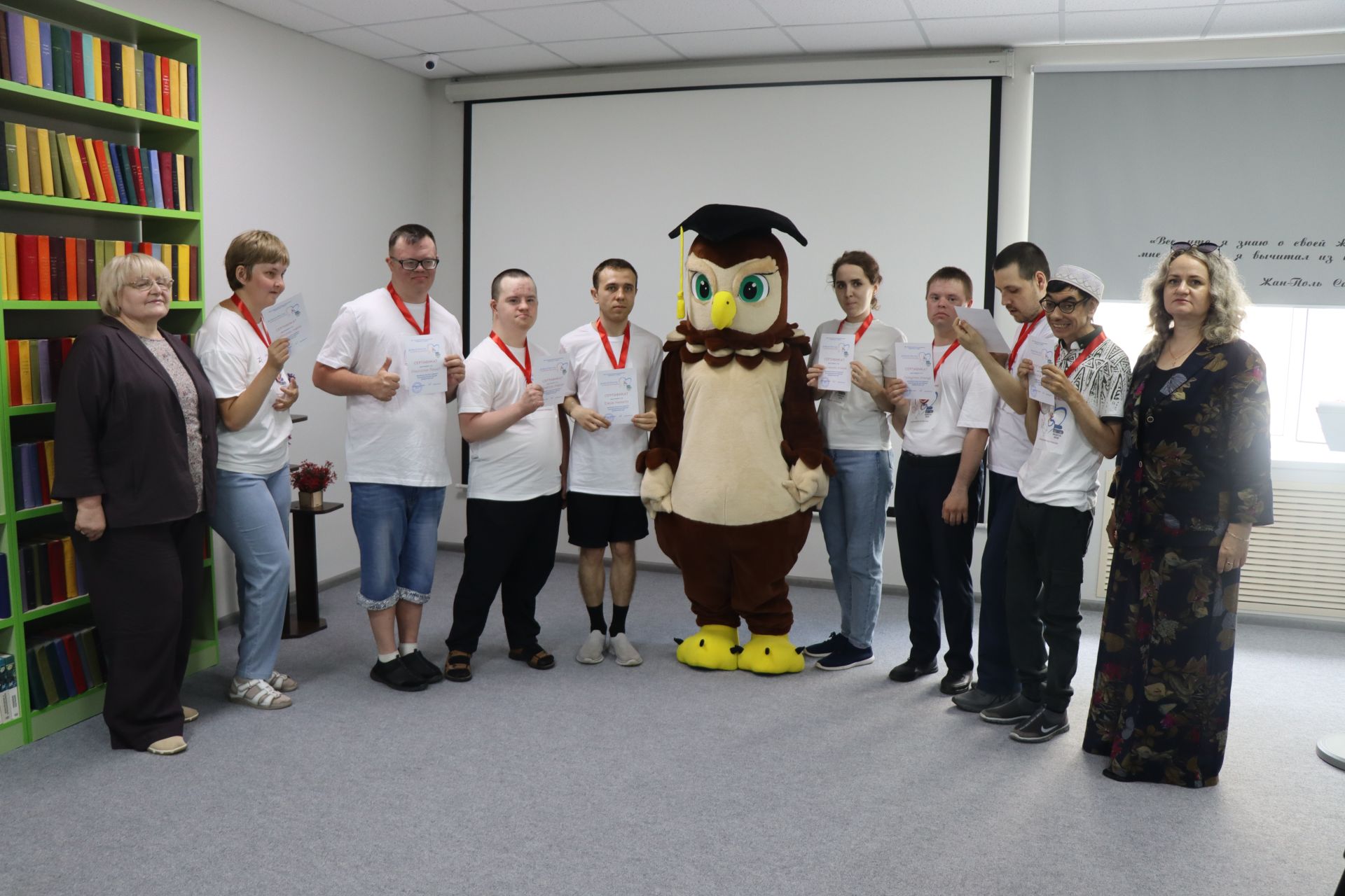 Дамир Ишкинеев купил сувениры на инклюзивной ярмарке