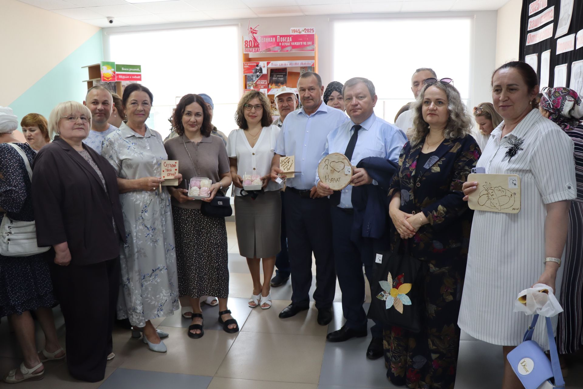 Дамир Ишкинеев купил сувениры на инклюзивной ярмарке