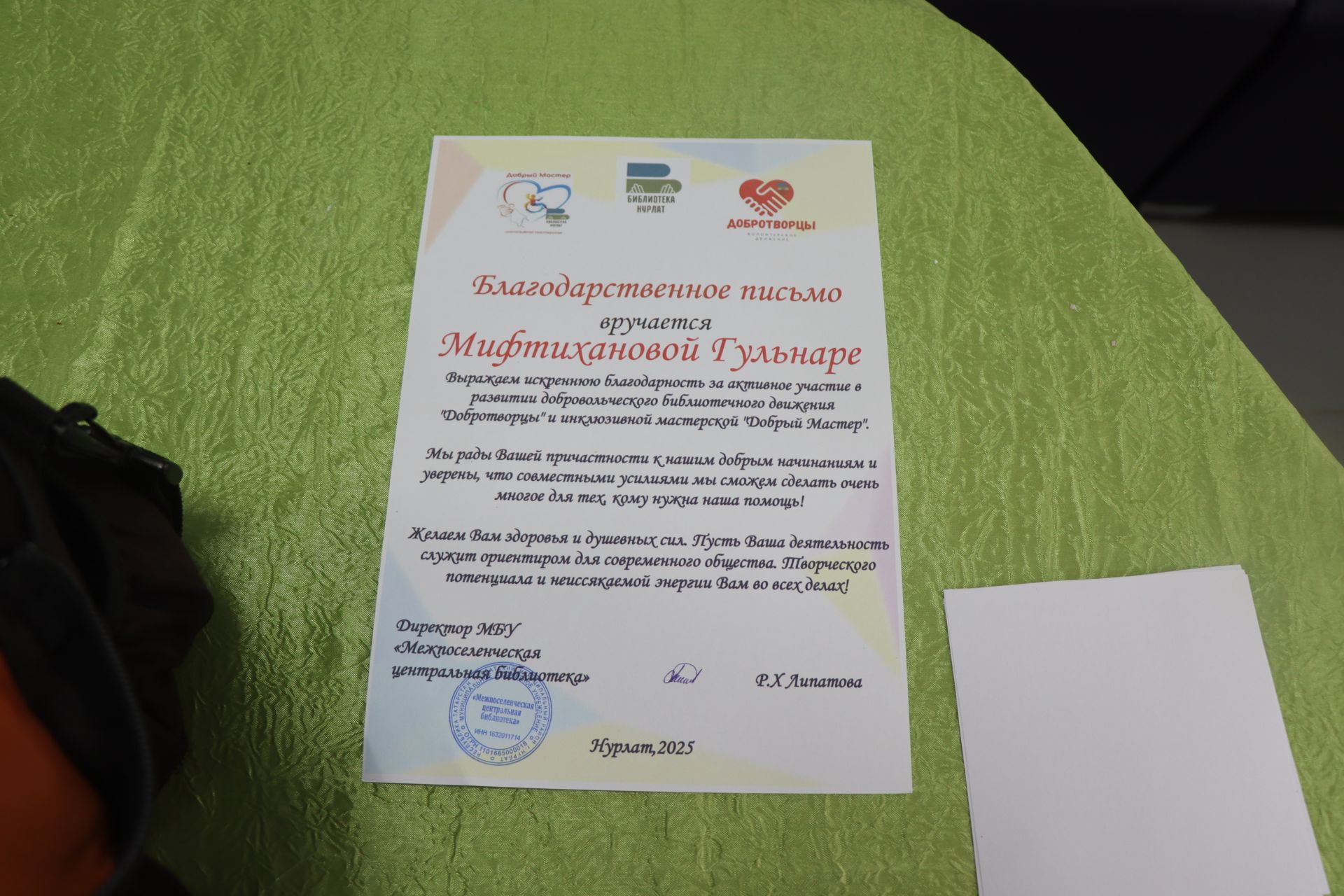 Дамир Ишкинеев купил сувениры на инклюзивной ярмарке