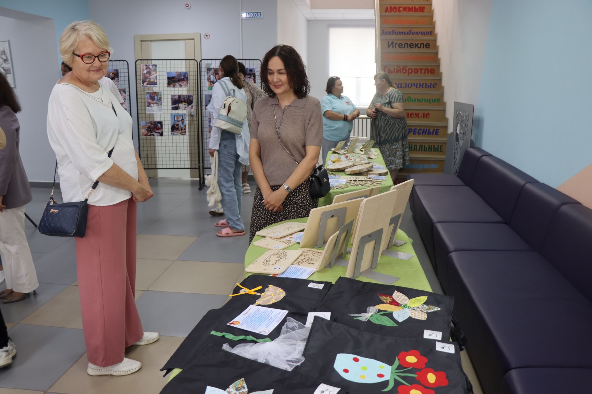 Дамир Ишкинеев купил сувениры на инклюзивной ярмарке