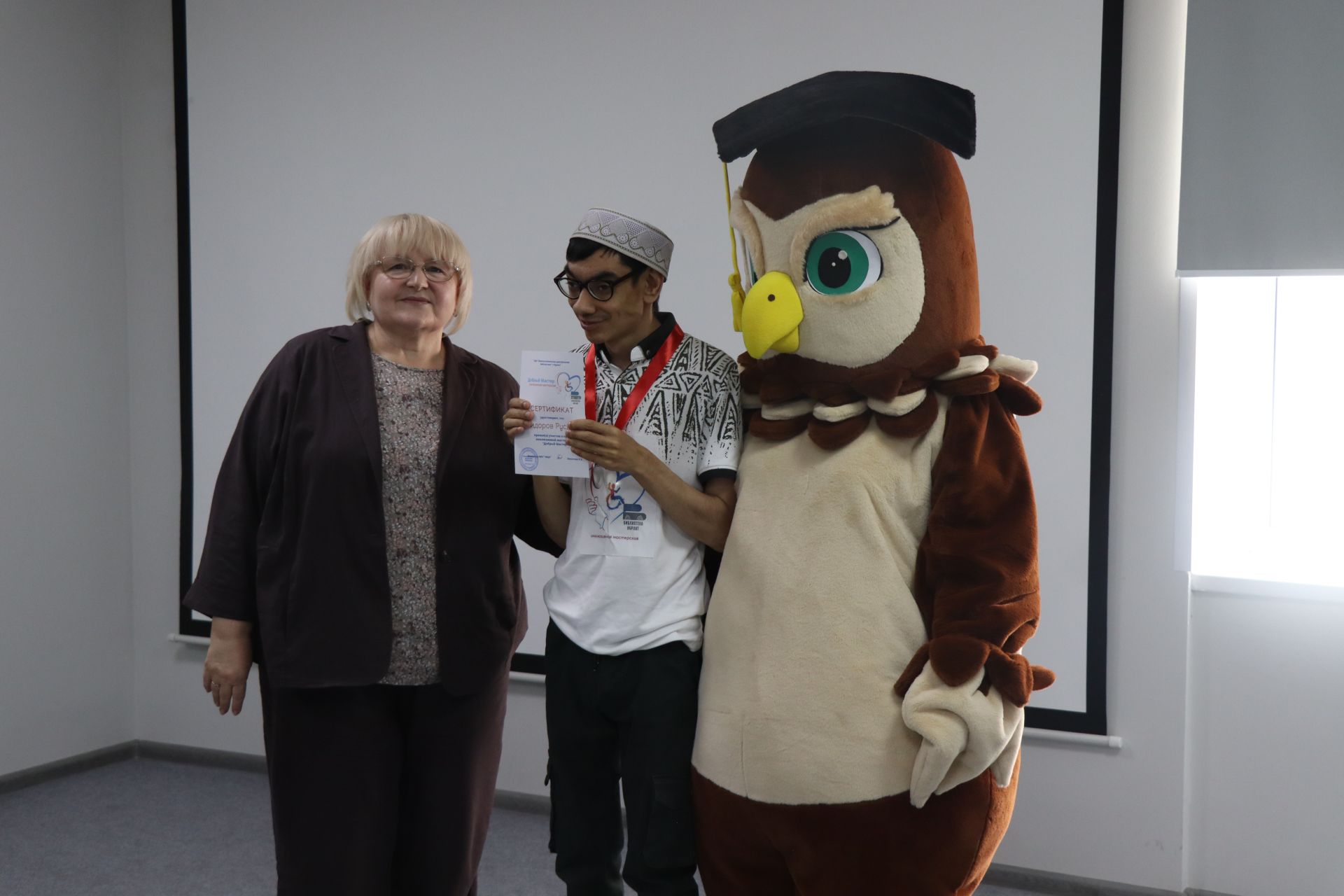 Дамир Ишкинеев купил сувениры на инклюзивной ярмарке