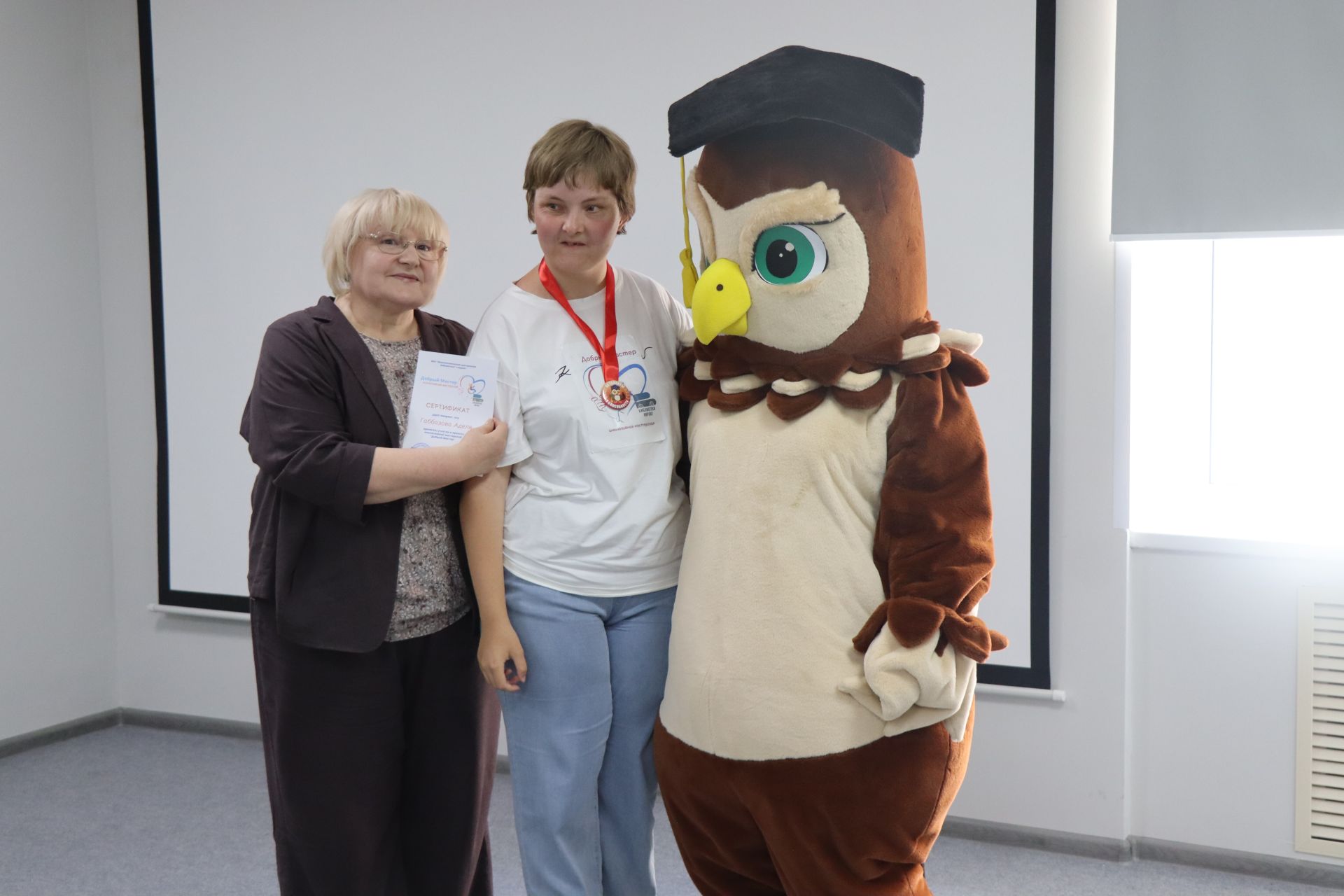 Дамир Ишкинеев купил сувениры на инклюзивной ярмарке