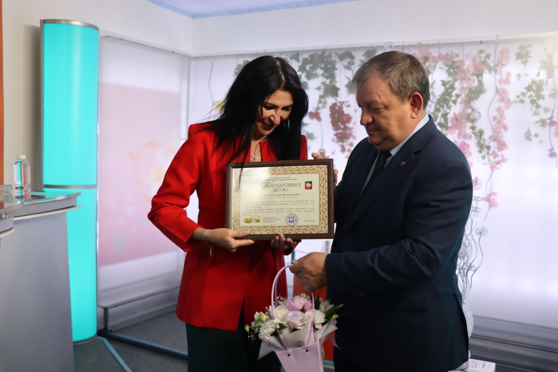 Дамир Ишкинеев поздравил коллектив «Нурлат-информа» с 25-летием телевидения