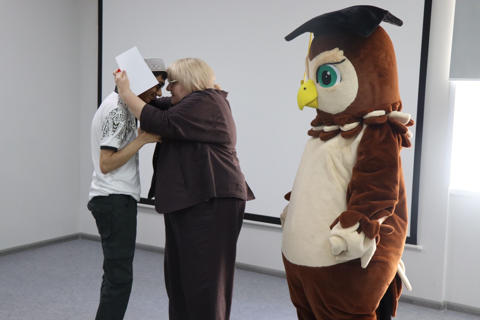 Дамир Ишкинеев купил сувениры на инклюзивной ярмарке