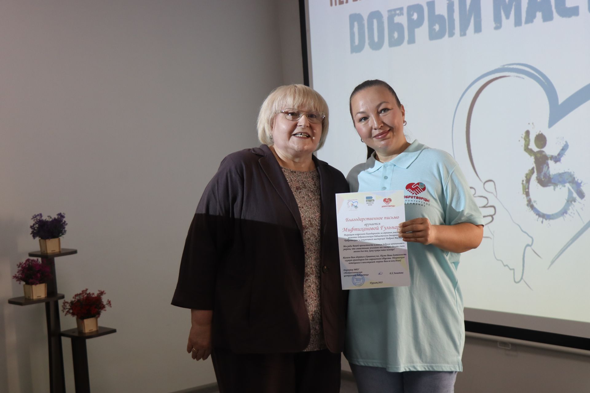 Дамир Ишкинеев купил сувениры на инклюзивной ярмарке