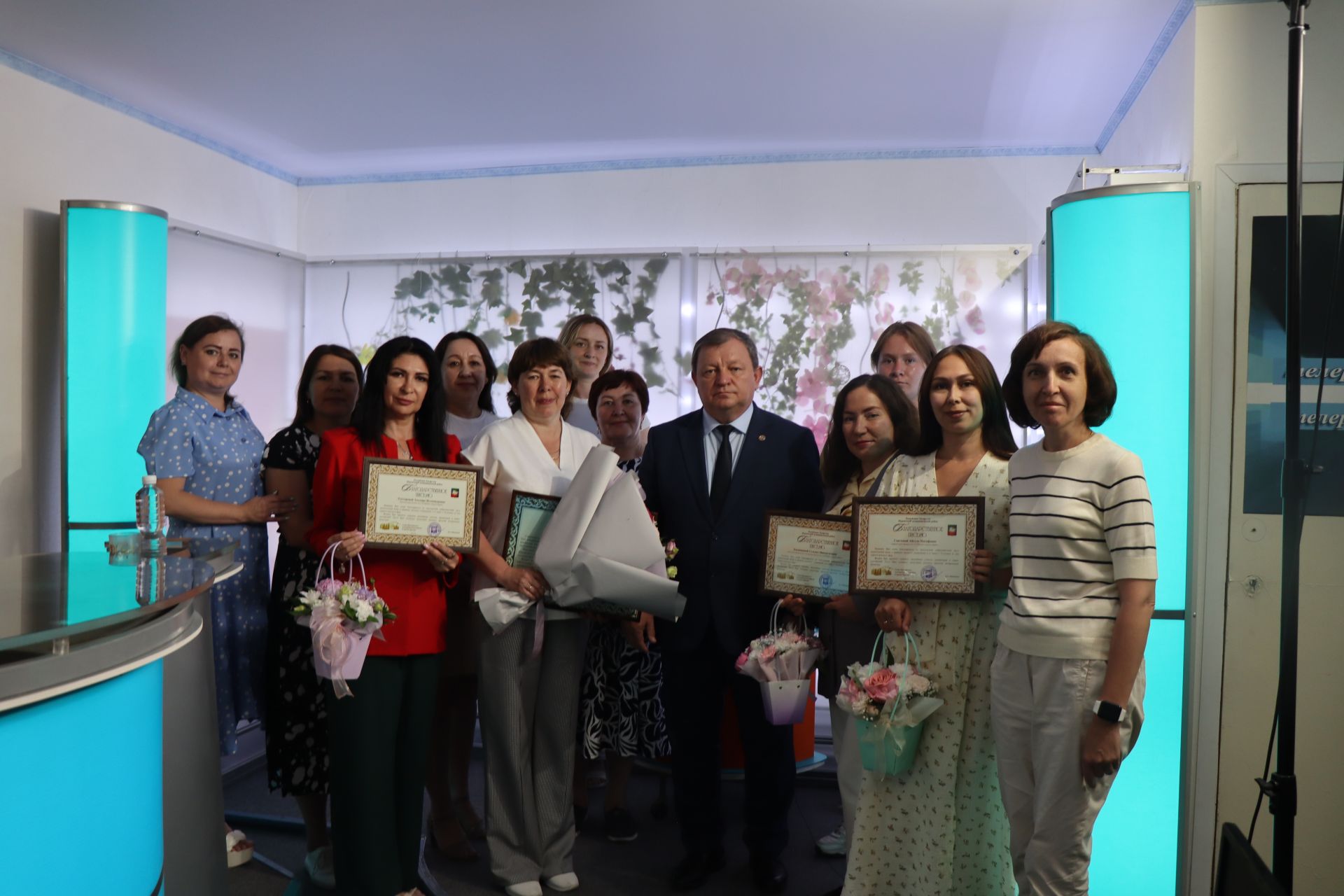 Дамир Ишкинеев поздравил коллектив «Нурлат-информа» с 25-летием телевидения